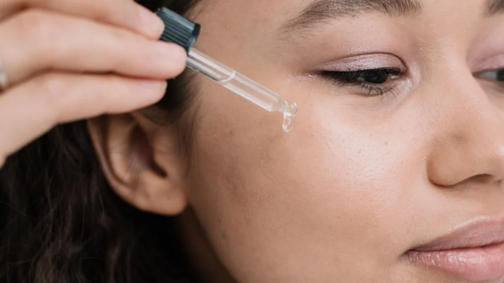 Retinol po 30.? Największy błąd popełniasz nie wtedy, gdy zaczynasz za późno Retinol